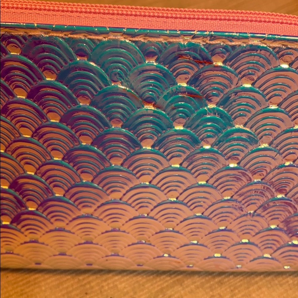 Iridescent wristlet/pouch EUC - Picture 7 of 13